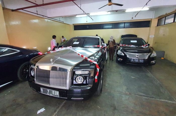 Rolls-Royce Phantom Coupe yang dilelang KPKNL Jakarta IV.