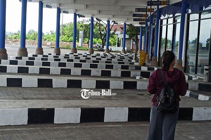 Kondisi terminal Tipe A Mengwi yang sepi pada Jumat 11 Juni 2021 