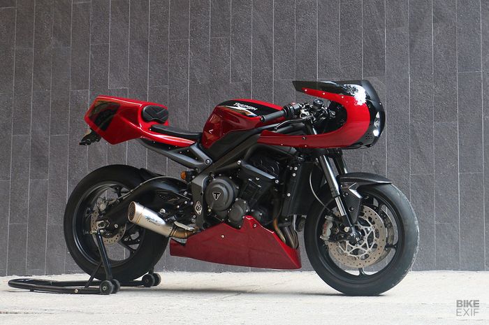 Triumph Street Triple RS cafe racer 