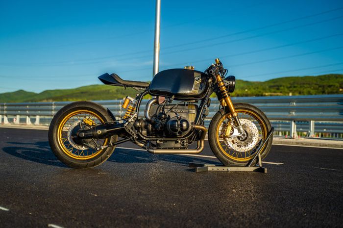 BMW R100 bergaya cafe racer dan bernuansa mewah
