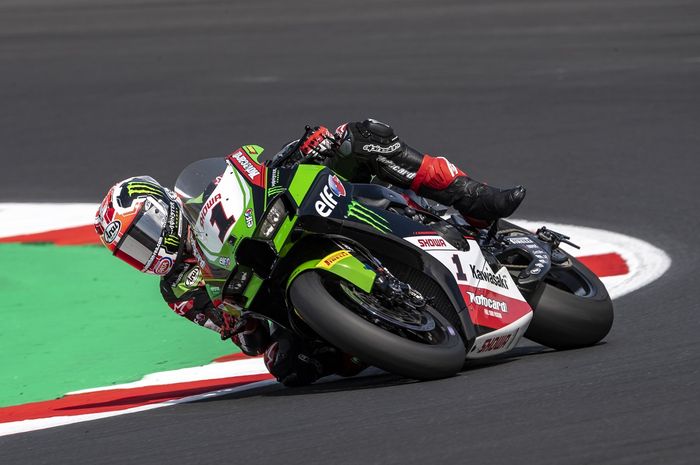 Jonathan Rea berhasil merebut Pole Position dan rekor lap time di sirkuit Misano pada sesi Superpole WorldSBK Italia 2021.