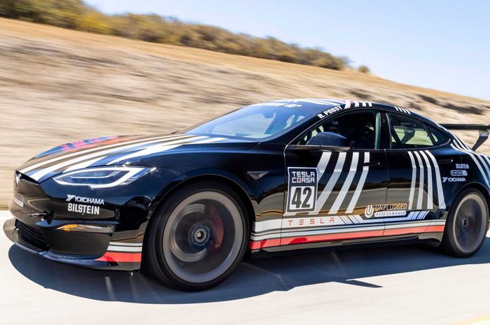 Modifikasi Tesla Model S Plaid garapan Unplugged Performace