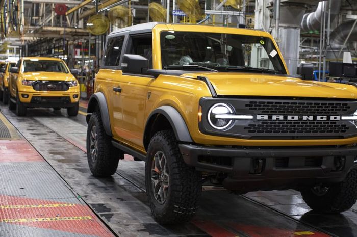 Ford Bronco 2021 akhirnya masuk jalur produksi.