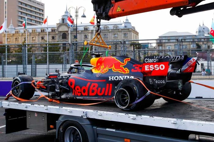 Inilah penyebab pecah ban Max Verstappen di F1 Azebaijan 2021 lalu