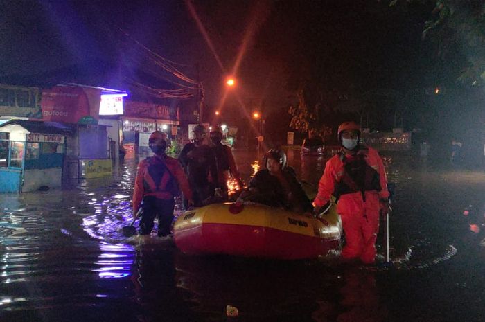 Kota Bekasi kembali terendam banjir sejak Selasa (15/6/2021).