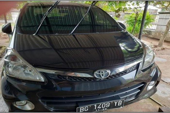 Toyota Avanza Veloz milik dr Evi Dewiyanti sebelum hilang di parkiran toko Dheka Computer, Belitang, OKU Timur, Sumatera Selatan