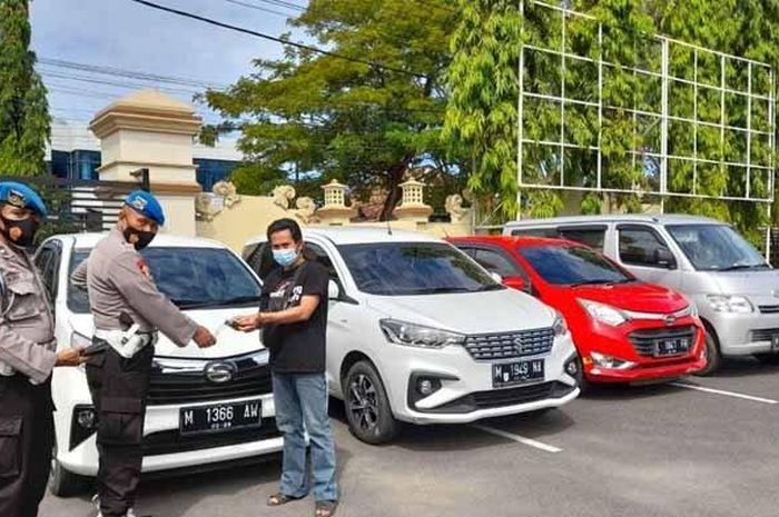 Daihatsu Sigra hingga Suzuki Ertiga yang digelapkan oknum anggota Polres Pamekasan sudah dikembalikan ke Komunitas Pejuang Rupiah (KPR).