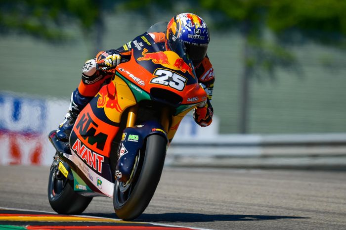 Raul Fernandez berhasil mematahkan dominasi Remy Gardner, pembalap tim Indonesia diapit dua KTM di Kualifikasi Moto2 Jerman 2021.