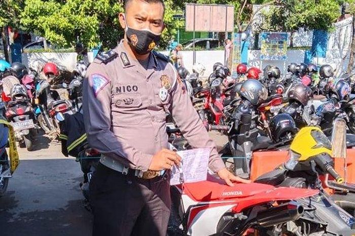 Honda CRF150L yang dibuat wheeli di jalan raya disita pihak kepolisian