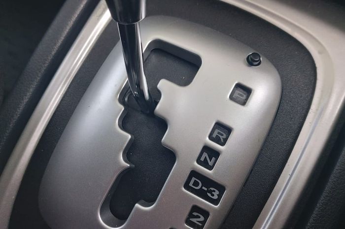  Tuas transmisi otomatis 