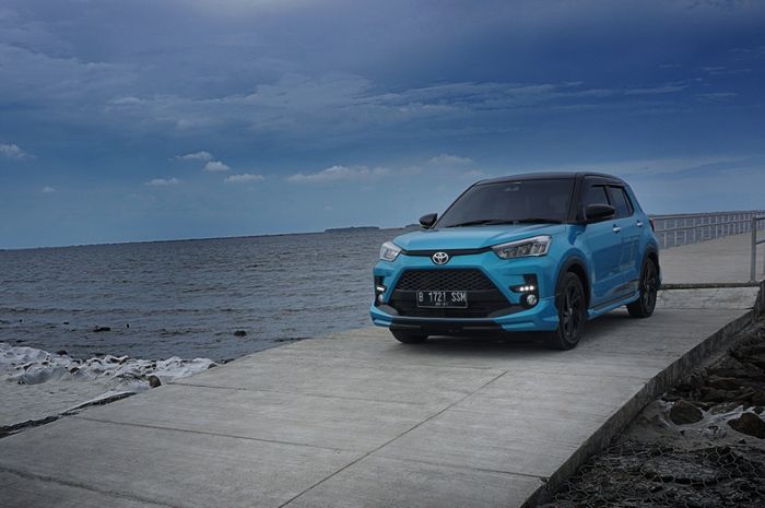 Toyota Raize tersedia dalam 6 pilihan varian yaitu: 1.0 Turbo GR Sport CVT TSS, 1.0 Turbo GR Sport CVT, 1.0 Turbo G CVT, 1.0 Turbo G M/T, 1.2 G CVT, dan 1.2 G M/T