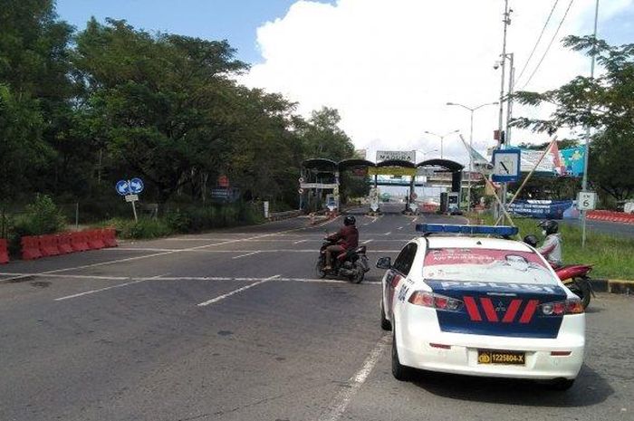 kondisi terkini pintu masuk Jembatan Suramadu sisi Bangkalan setelah pos penyekatan dibubarkan.