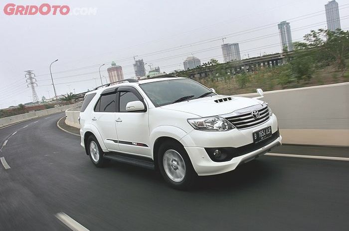 Ilustrasi Toyota Fortuner VNT lansiran 2012 