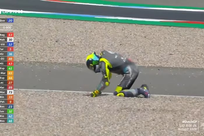 Valentino Rossi usa mengalami crash di tikungan ketujuh Sirkuit Assen pada seri MotoGP Belanda 2021, Minggu (27/06/2021)