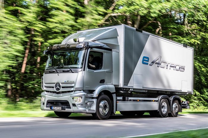 Truk listrik Mercedes-Benz eActros resmi diluncurkan, harganya tiga kali lipat truk diesel sejenisnya!