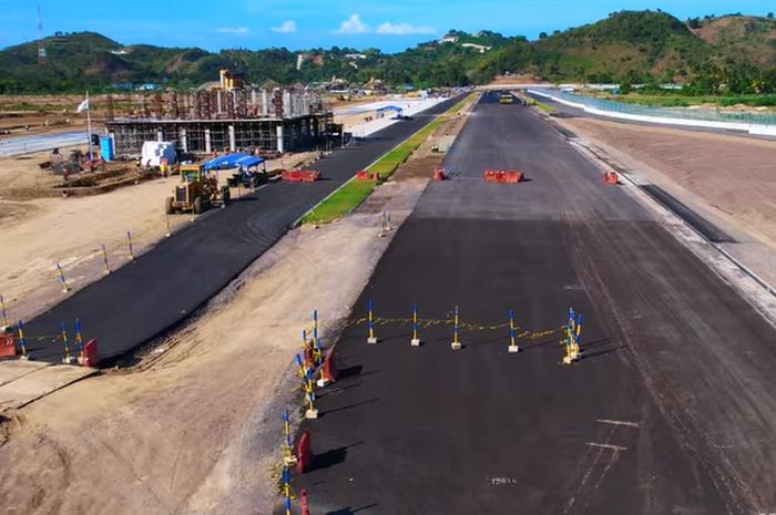 Pembangunan bangunan race control Sirkuit Mandalika terus dikerjakan.