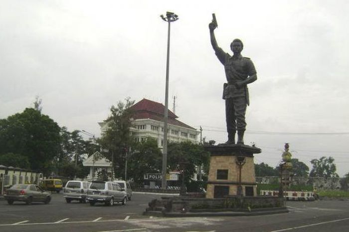 Pemerintah Kota Solo menutup jalan Slamet RIyadi selama 15 jam sehari pada saat pelaksanaan PPKM