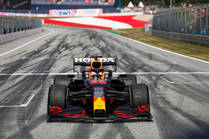 Max Verstappen masuk ke tim Red Bull Racing sebagai pengganti