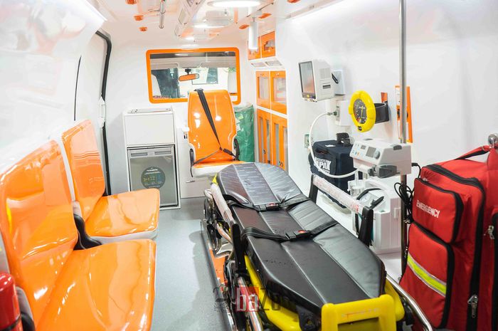 Gambaran kabin ambulans Covid-19 VIP dengan fitur lengkap buatan Baze