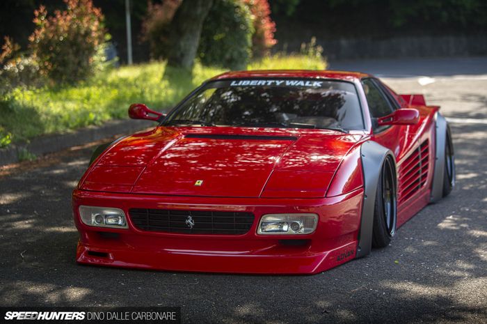 Modifikasi Ferrari Testarossa hasil garapan Libery Walk, Jepang