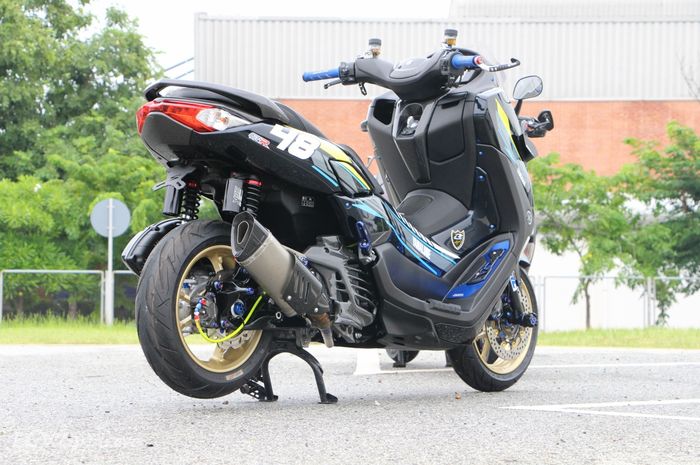 Yamaha NMAX tampil sporty maksimal dengan lepas sepatbor