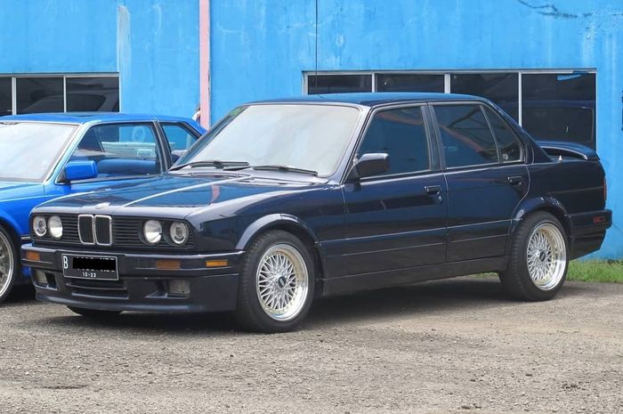 ILUSTRASI. BMW Seri 3 E30