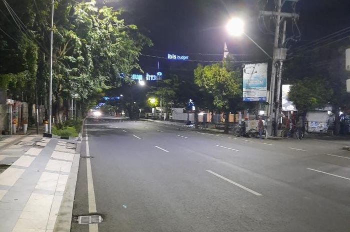suasana malam hari di Semarang yang sunyi
