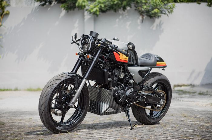 Kawasaki Ninja 250 FI bergaya cafe racer garapan Batakastem