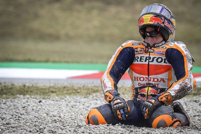 Tercatat Pol Espargaro sudah terjatuh 14 kali dari sembilan seri yang sudah digelar di MotoGP 2021
