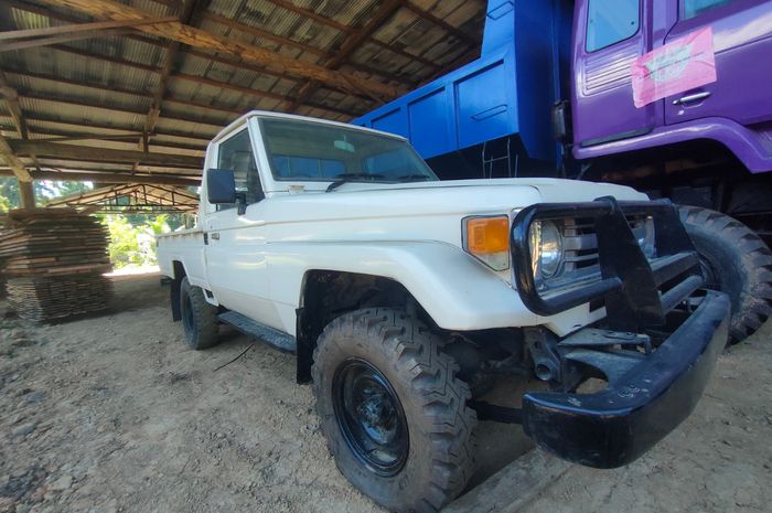 Toyota Land Cruiser HZJ 75 yang dilelang Pengawasan dan Pelayanan Bea dan Cukai (KPPBC) Manokwari. 