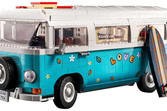 OtoToys LEGO Volkswagen T2 Camper Van.