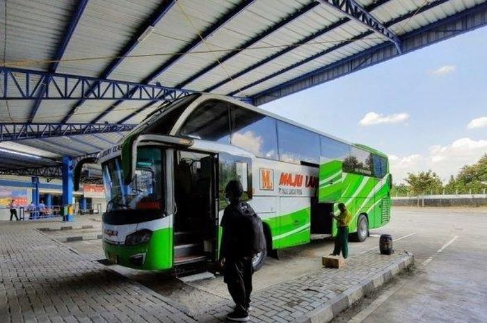 Sejumlah pengusaha angkutan umum belum mendapatkan insentif dari Pemerintah Pusat saat PPKM Darurat masih diberlakukan.