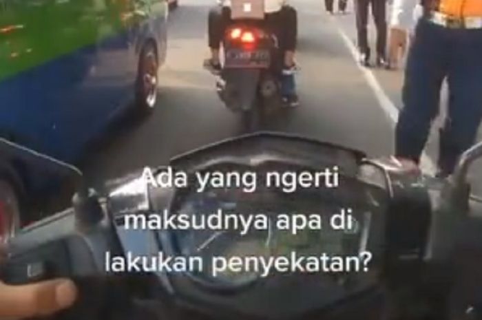 Bikin bingung, gampang banget pemotor tembus pos penyekatan PPKM Darurat di Medan, Sumatera Utara.