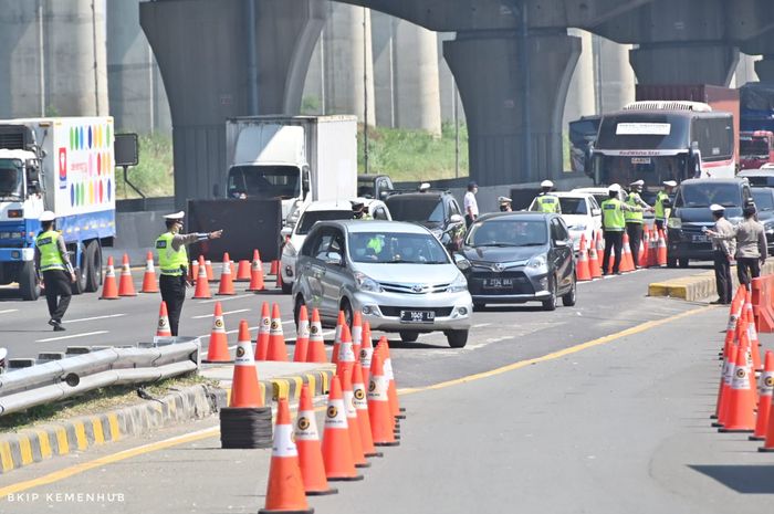 Ilustrasi PPKM Level 3 membuat volume kendaraan di Jakarta meningkat