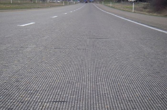 ilustrasi jalan beton yang mempunyai kontur kasar