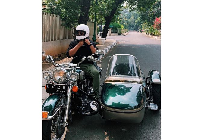 Begini gaya Damar Mangku Hulur Hutomo, cucu Soeharto yang berpose dengan Harley-Davidson Road King sang kakek