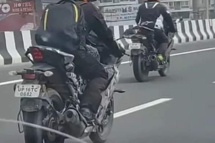 Sosok motor baru yang ditengarai sebagai Yamaha YZF-R14 V4