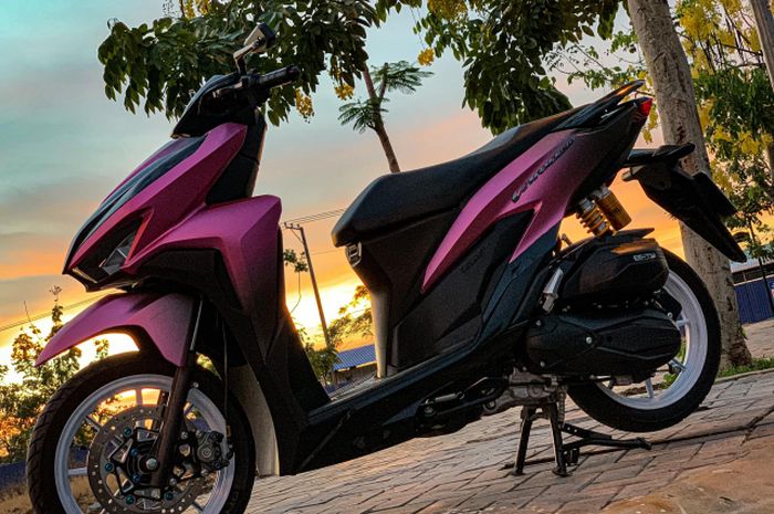 Modifikasi Honda Vario 150 berbaju pink yang feminim