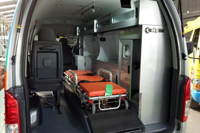 Ambulans garapan karoseri Adi Putro