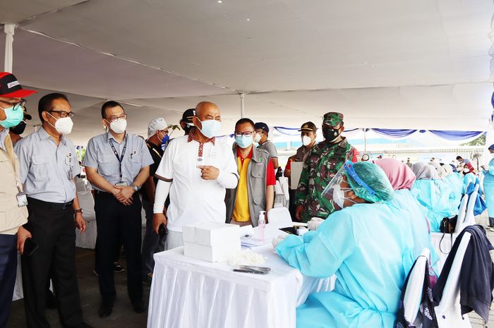 Bridgestone Indonesia gelar vaksinasi massal untuk karyawannya di Bekasi.