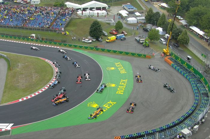 Crash di awal balapan F1 Hongaria 2021