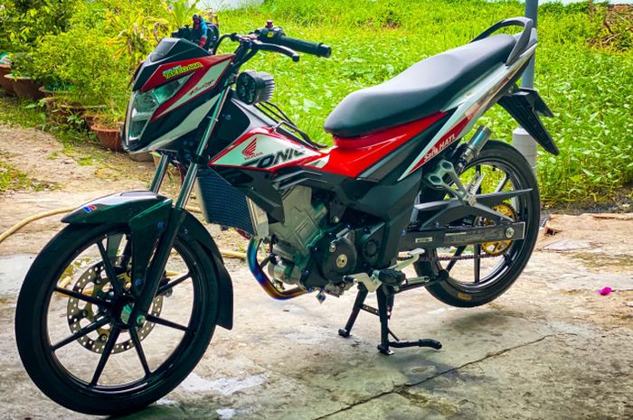 Modifikasi keren Honda Sonic 150R 