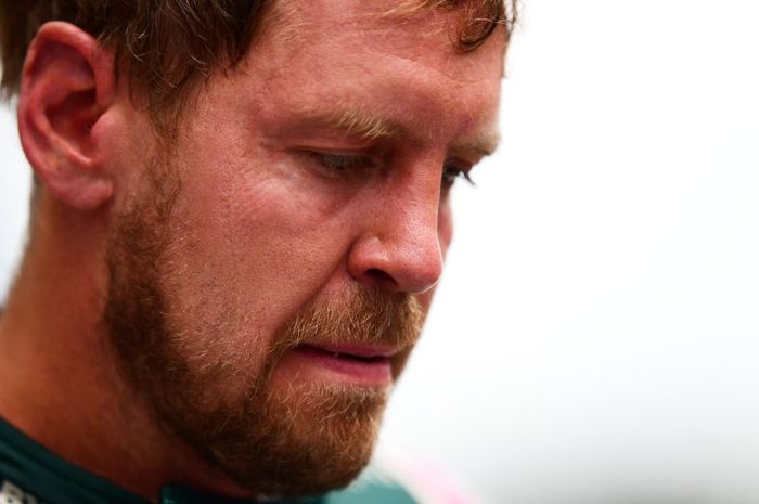 Sebastian Vettel harus rela kehilangan podium dua dan 18 point yang sudah ia raih di F1 Hongaria karena bahan bakar. 