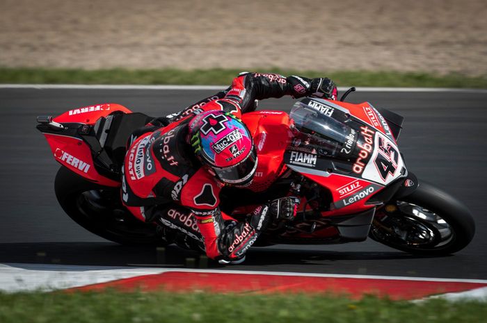 Menang Race 2 WorldSBK Ceko 2021, Scott Redding bawa Ducati berjaya di WorldSBK dan MotoGP di hari yang sama.