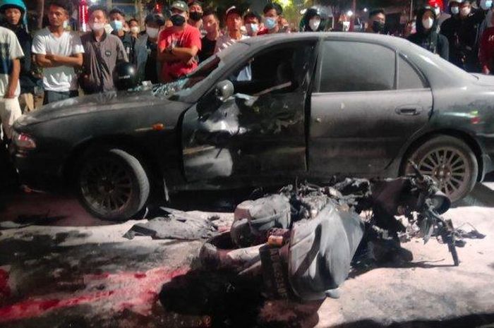 Kondisi Yamaha NMAX usai terbakar karena menabrak samping Mitsubishi Galant di Papahan, Tasikmadu, Karanganyar, Jawa Tengah