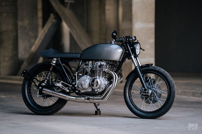 Honda CB400F cafe racer minimalis