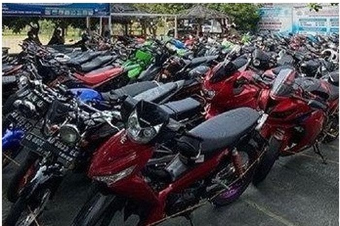 Ratusan motor dari berbagai model diamankan jajaran Polres Klaten karena menggunakan knalpot brong