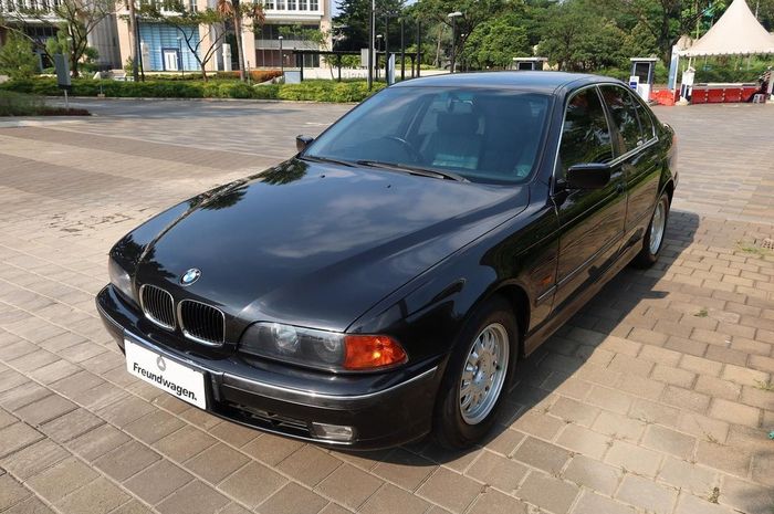 BMW 528i E39 tahun 1997