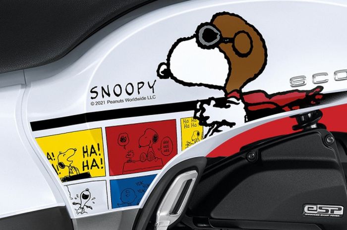 Motif Snoopy di bodi samping Honda Scoopy Snoopy.