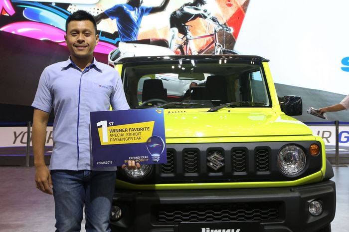 Harold Donnel bersama Suzuki Jimny